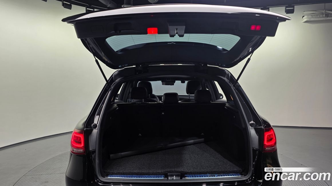 Mercedes-Benz GLC-Class 2021