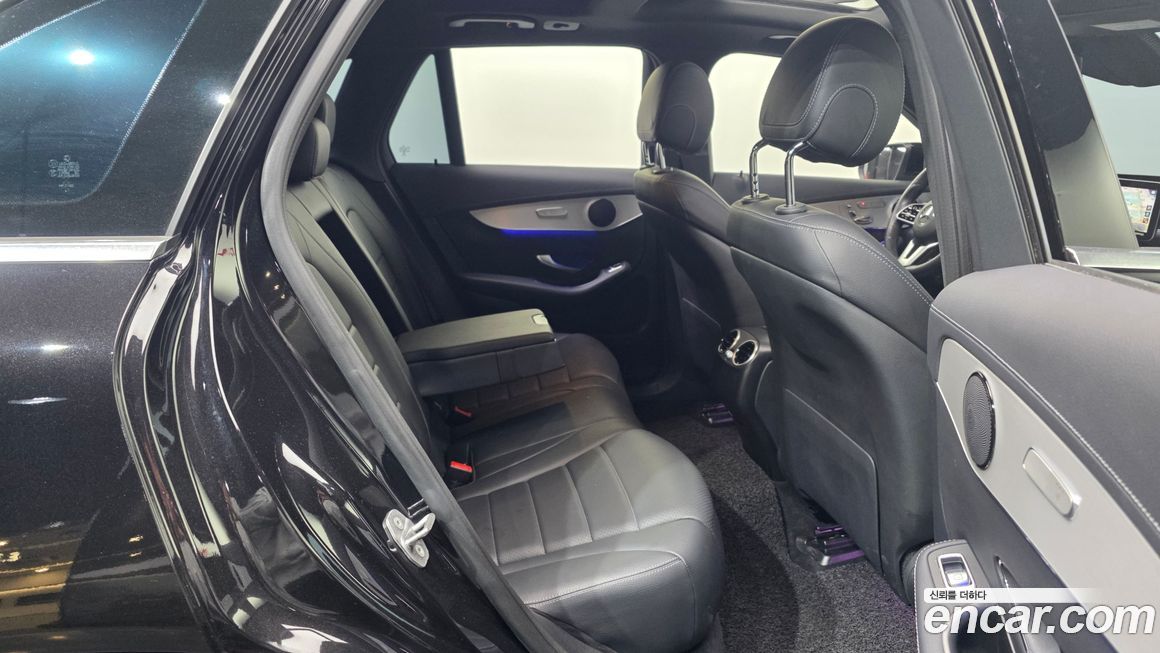 Mercedes-Benz GLC-Class 2021