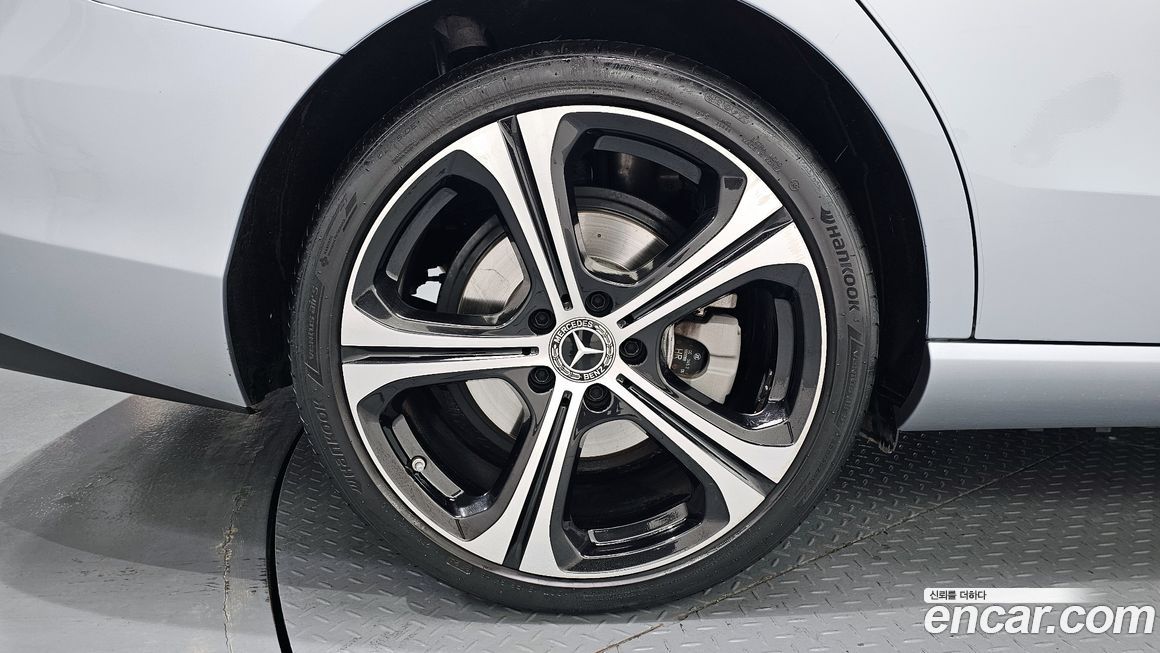 Mercedes-Benz C-Class 2023