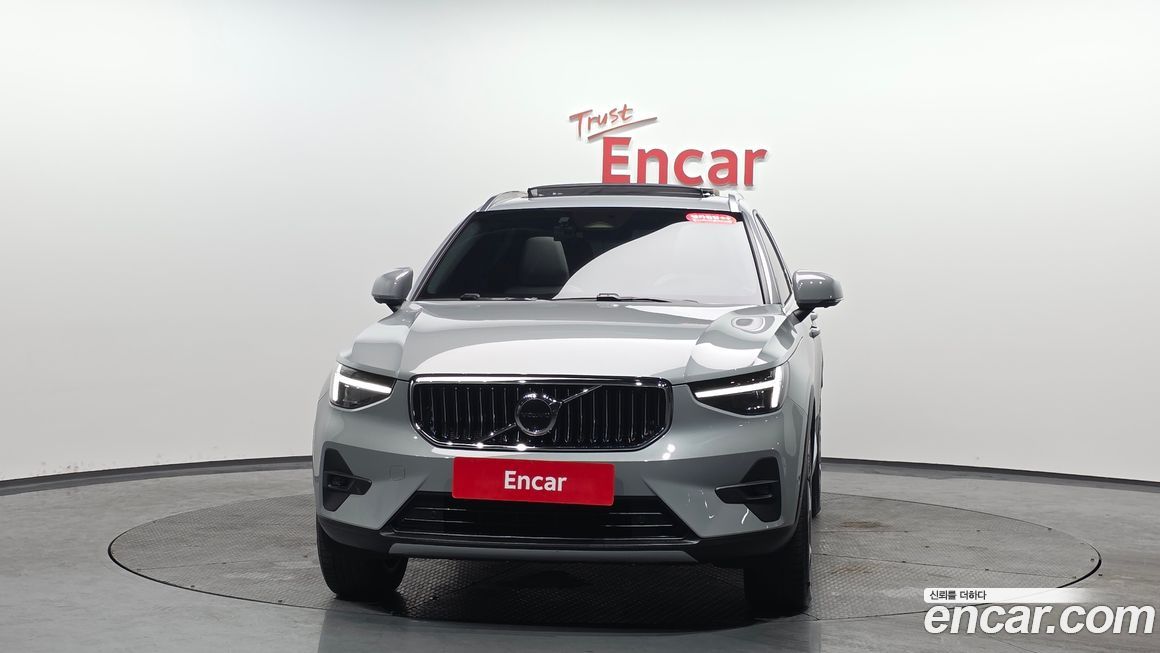 Volvo XC40 2025