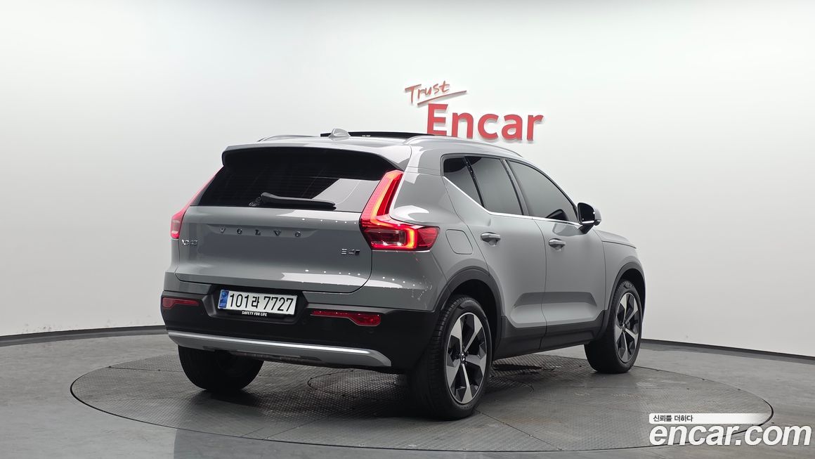 Volvo XC40 2025