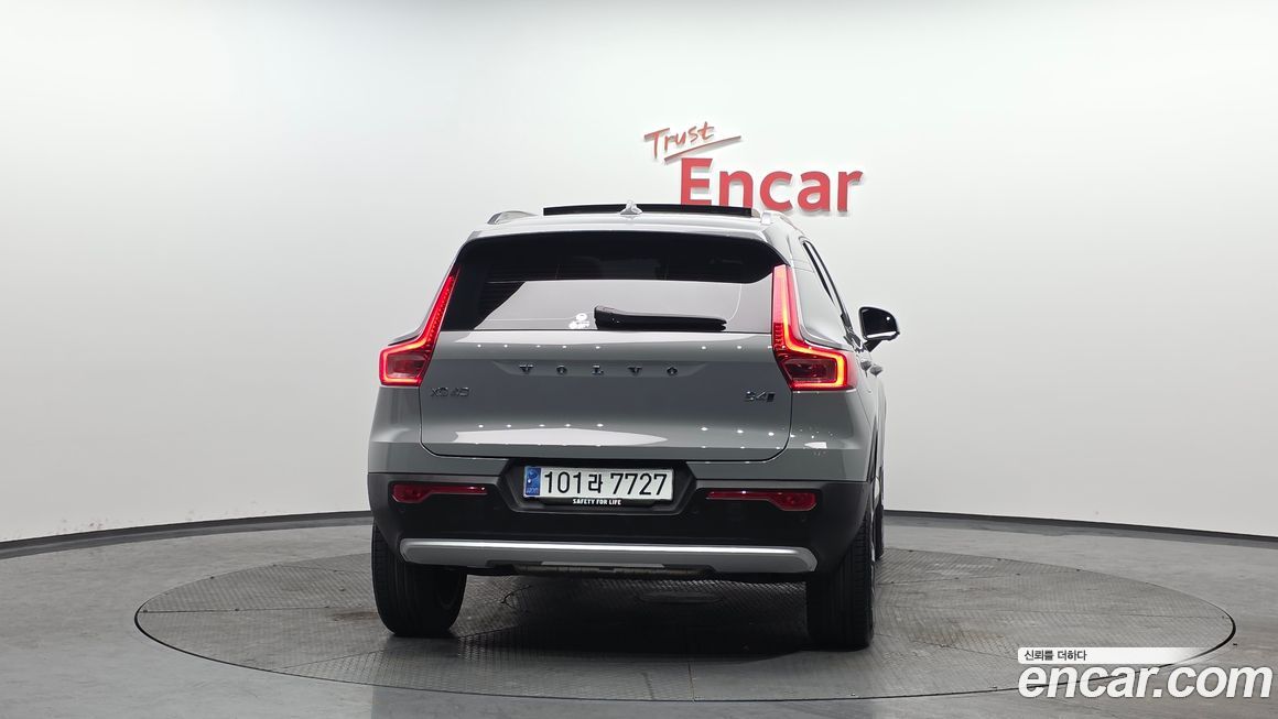 Volvo XC40 2025