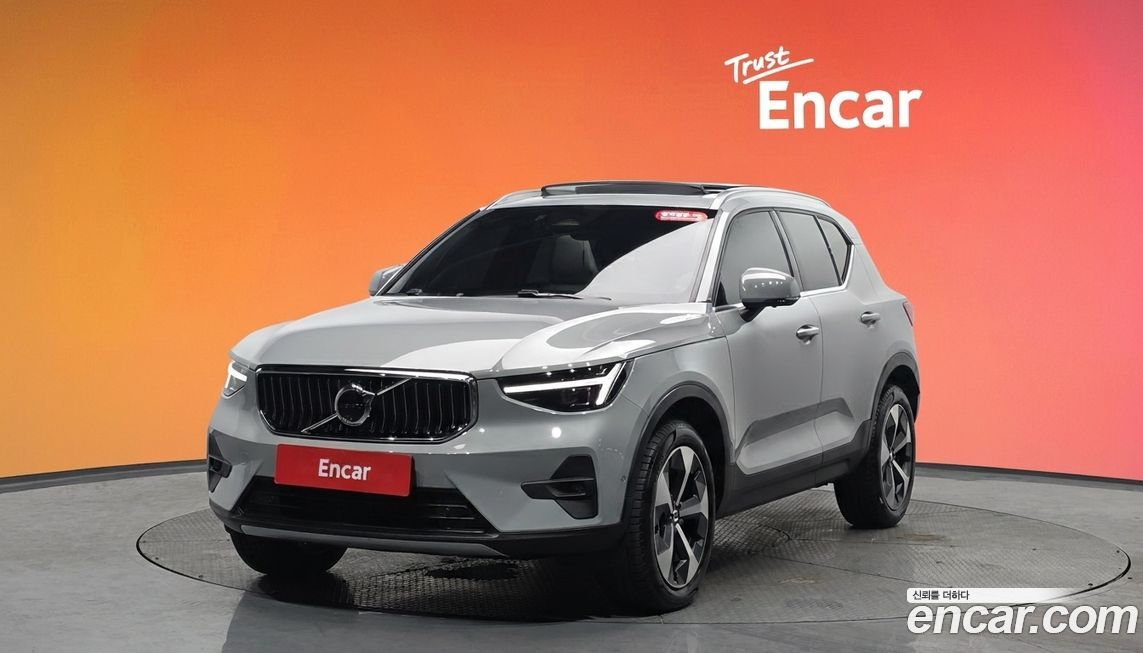 Volvo XC40 2025
