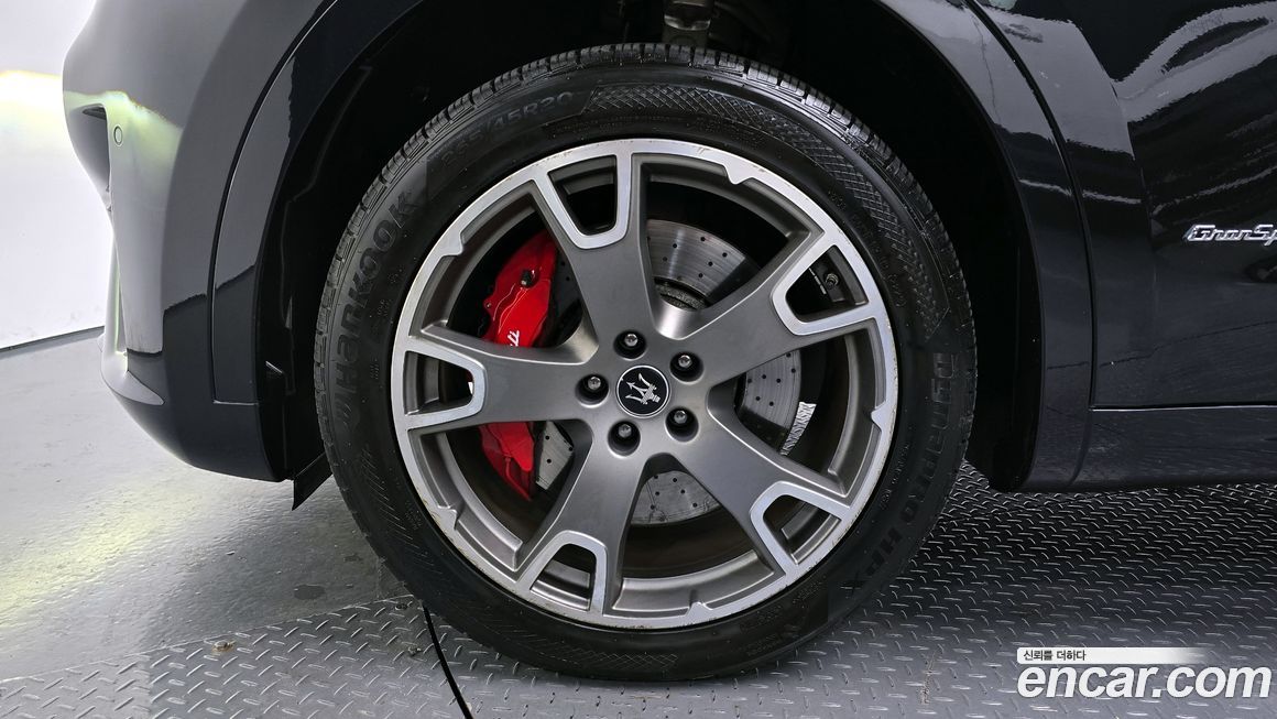 Maserati Levante 2021