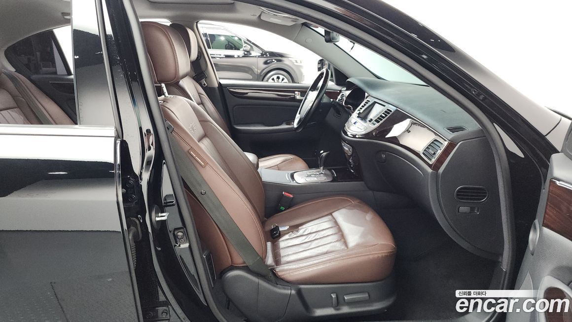 Hyundai Genesis 2012