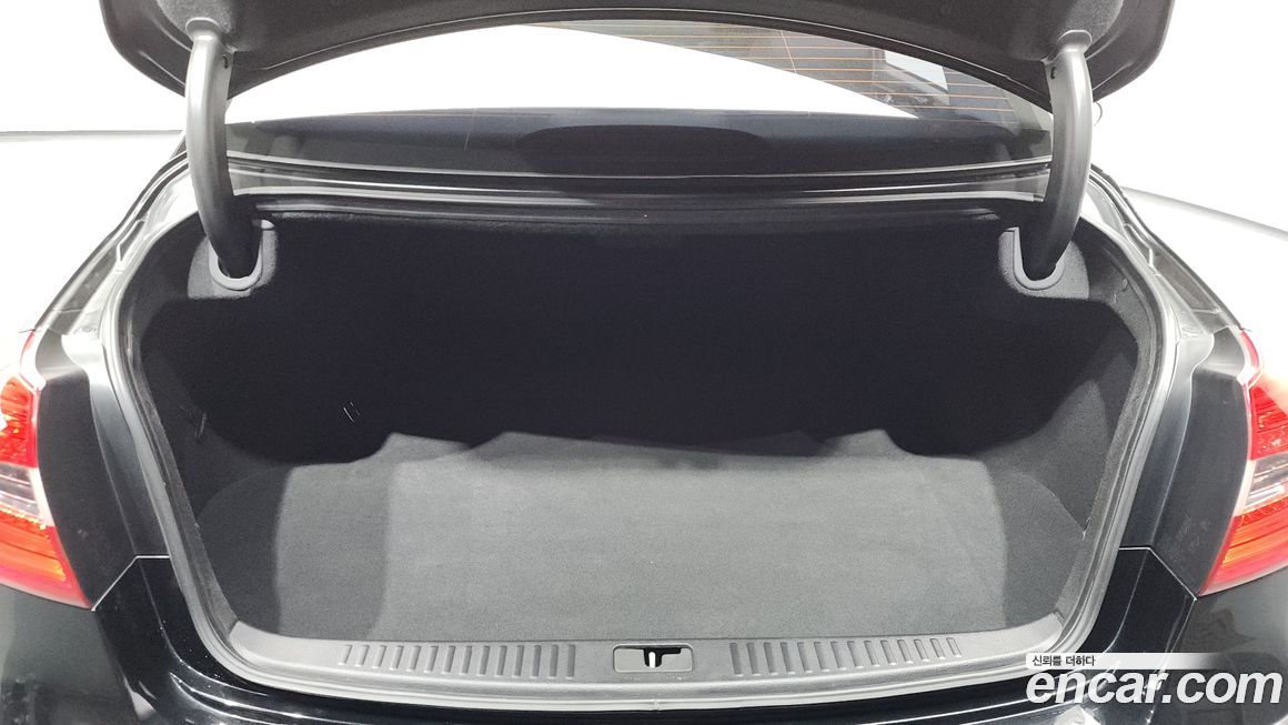 Hyundai Genesis 2012