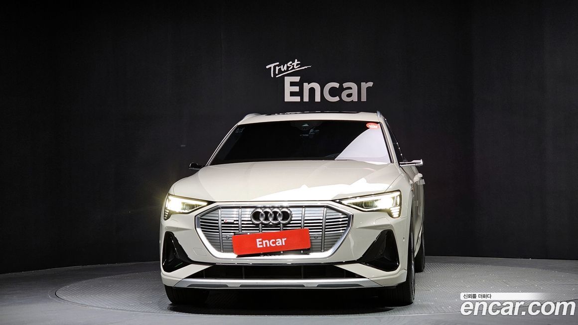 Audi e-tron 2022