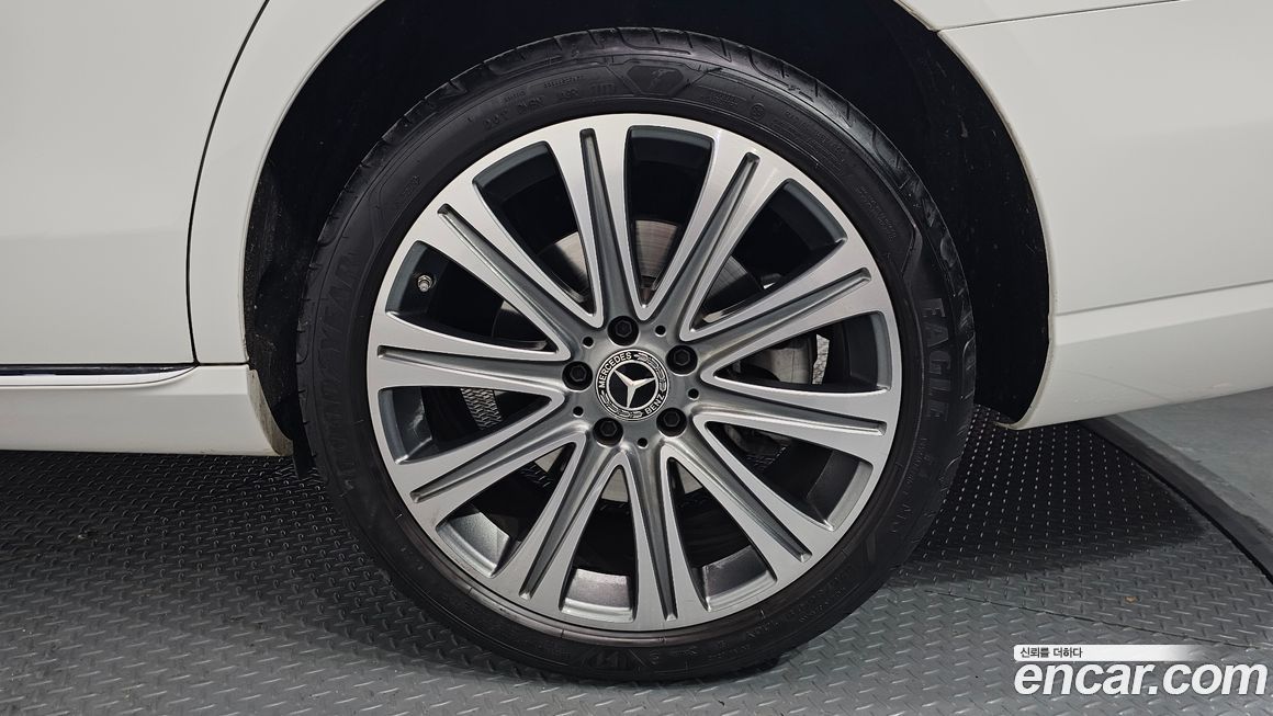 Mercedes-Benz E-Class 2023