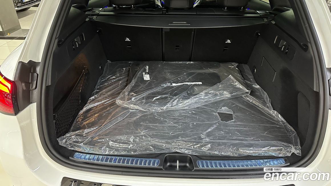 Mercedes-Benz GLC-Class 2025