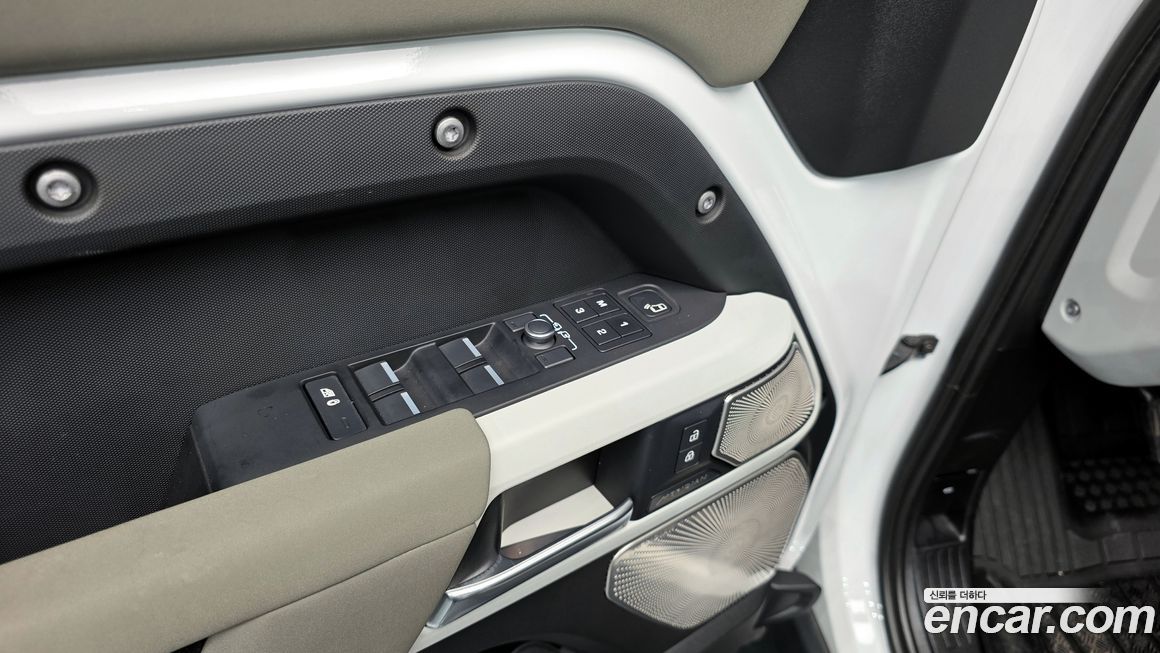 Land Rover Defender 2022