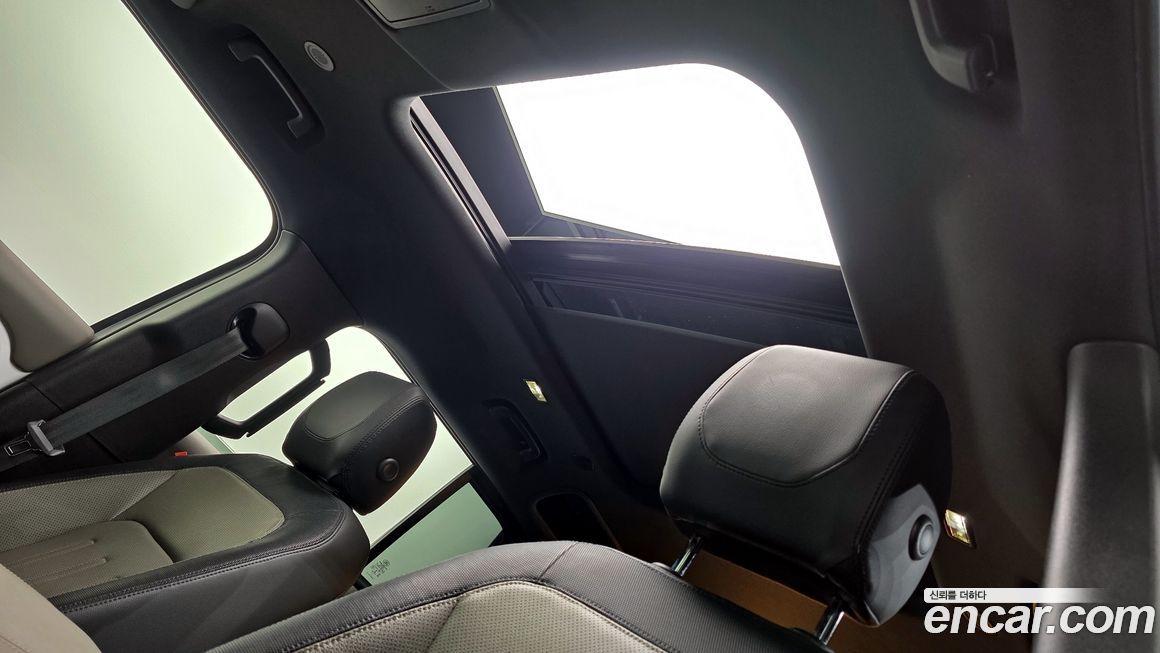 Land Rover Defender 2022