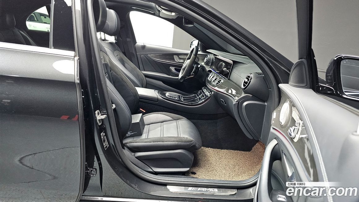 Mercedes-Benz E-Class 2022