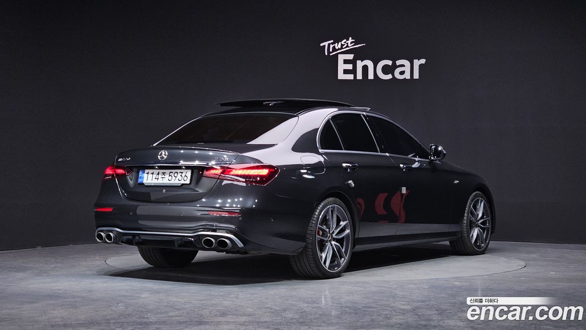 Mercedes-Benz E-Class 2022