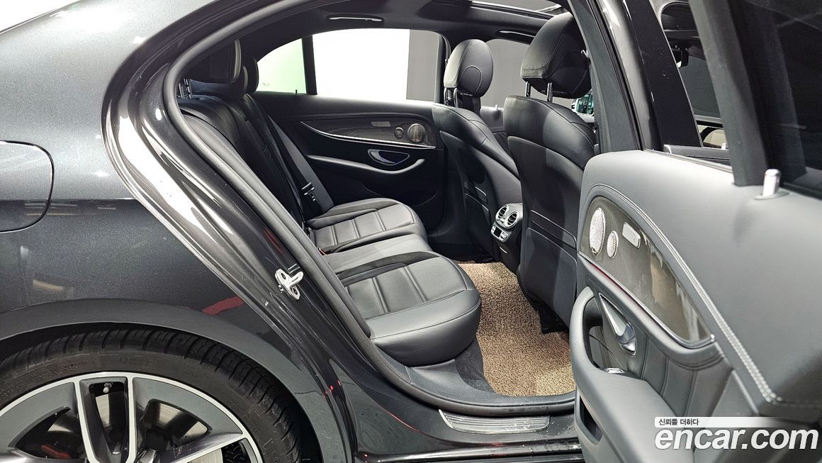 Mercedes-Benz E-Class 2022