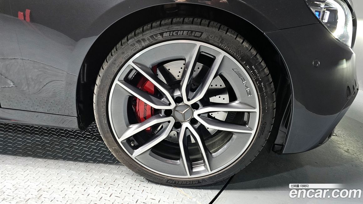 Mercedes-Benz E-Class 2022