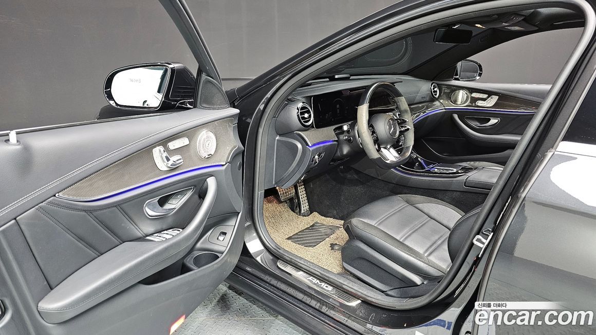 Mercedes-Benz E-Class 2022