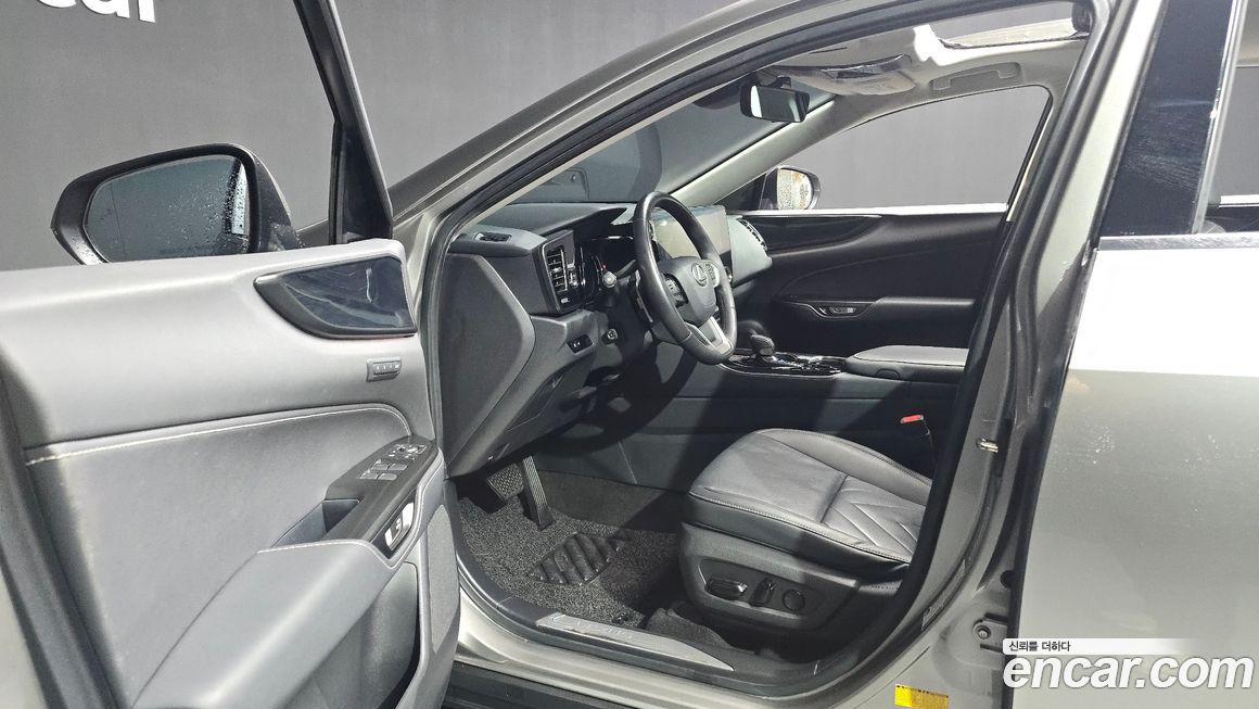 Lexus NX 2023