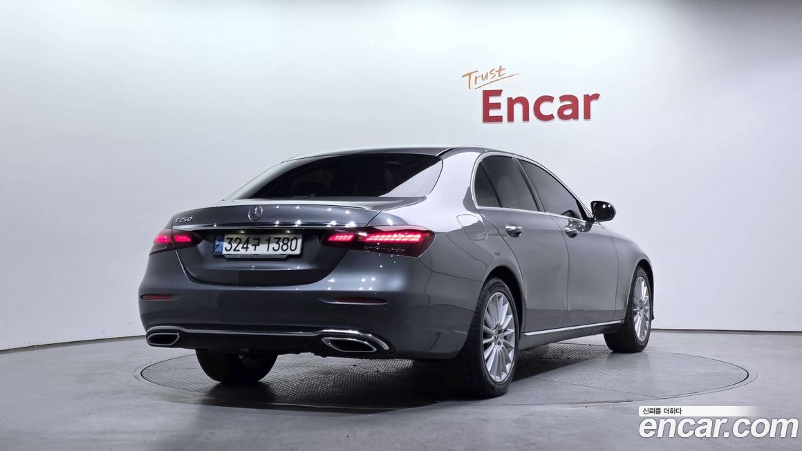 Mercedes-Benz E-Class 2021