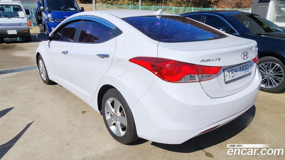 Hyundai AVANTE 2013