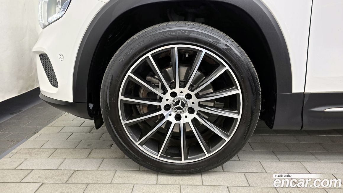 Mercedes-Benz GLB-Class 2020