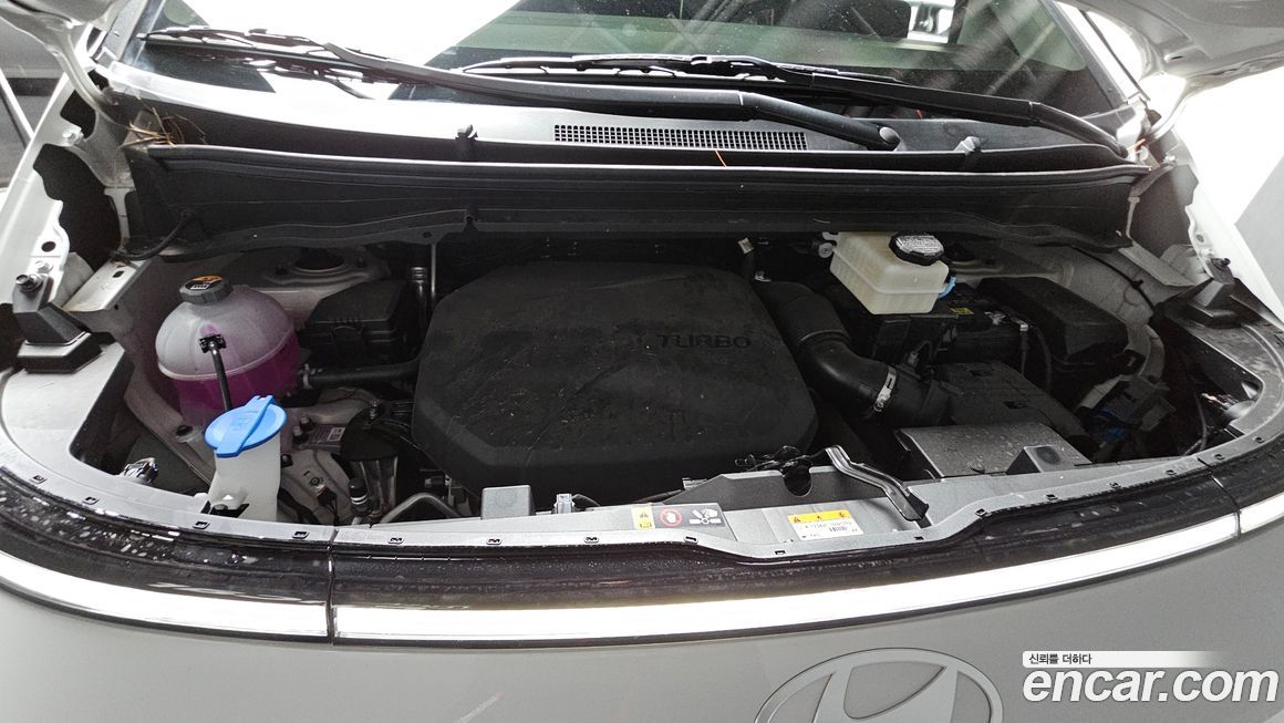 Hyundai Staria 2025