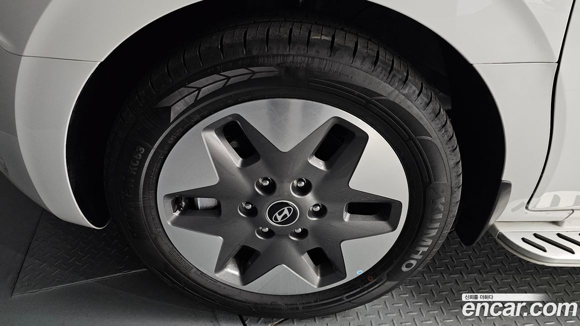 Hyundai Staria 2025