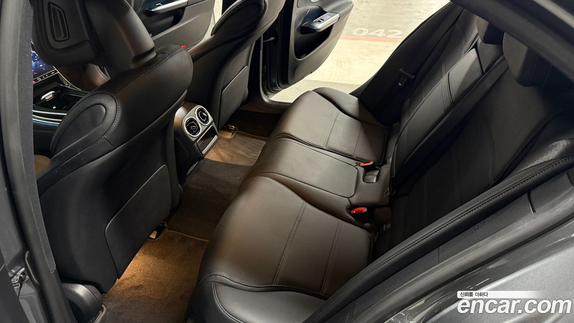 Mercedes-Benz C-Class 2023