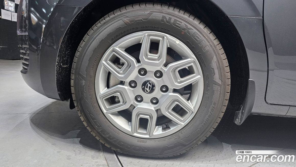Hyundai Staria 2025