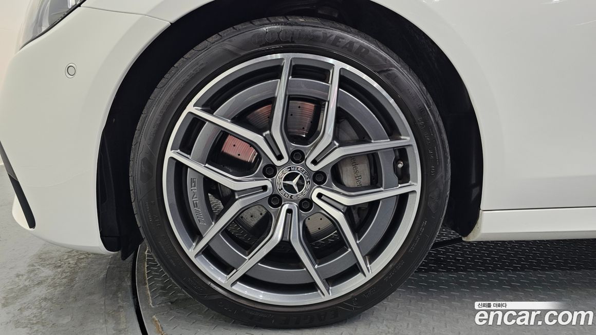Mercedes-Benz E-Class 2022