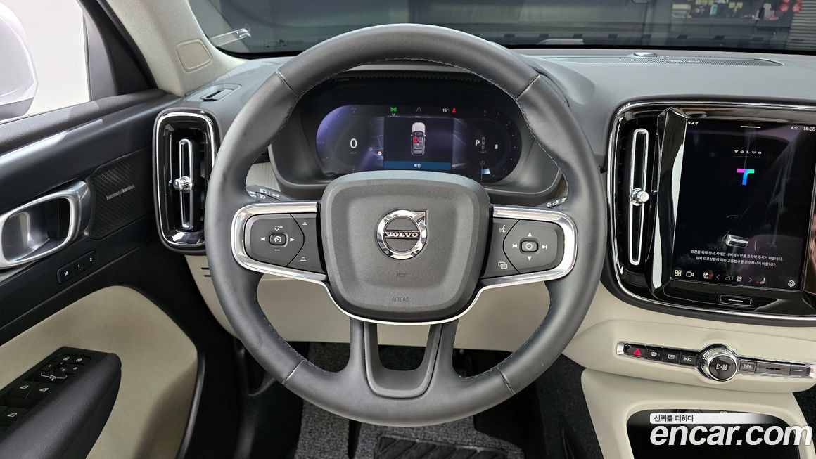 Volvo XC40 2024