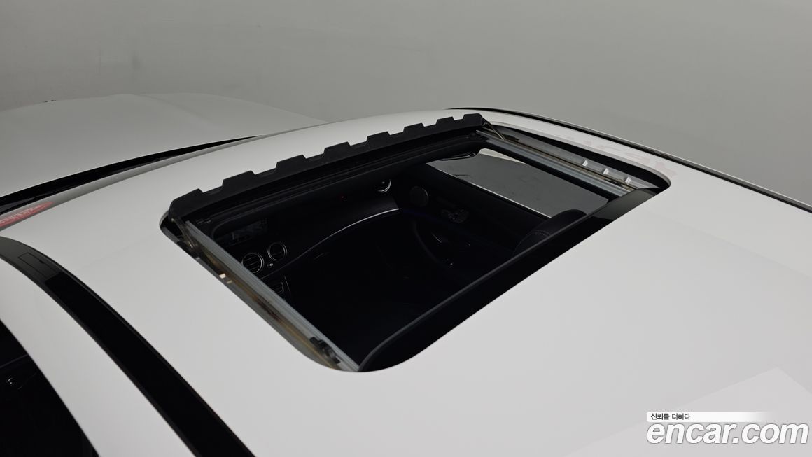 Mercedes-Benz E-Class 2022