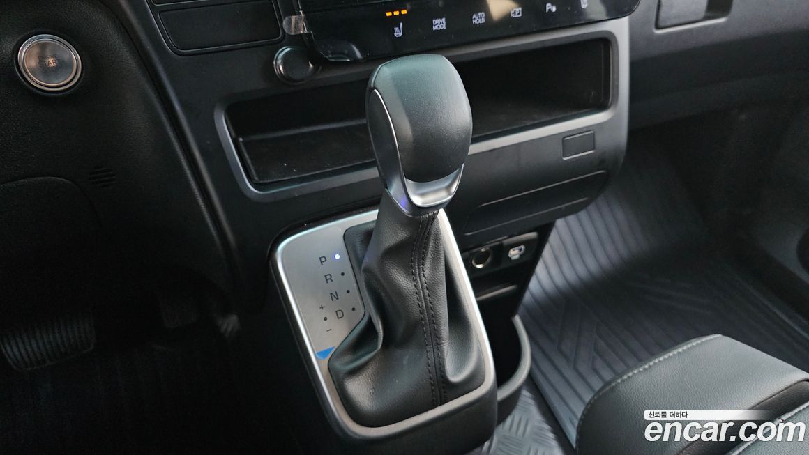 Hyundai Staria 2025