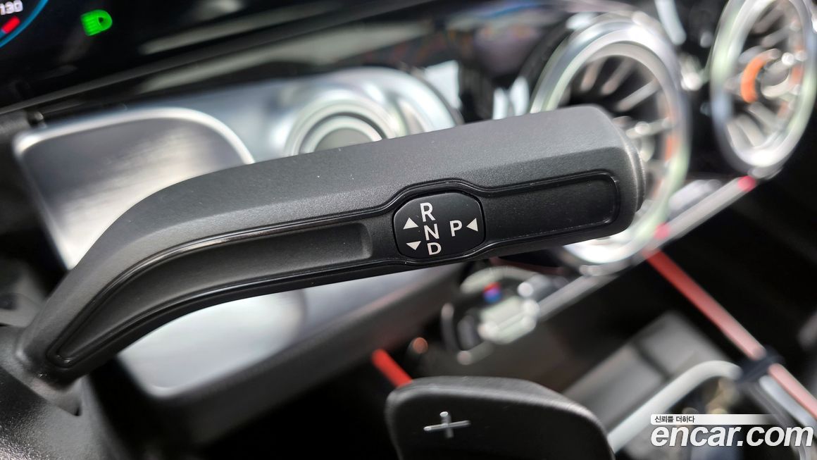 Mercedes-Benz GLB-Class 2021