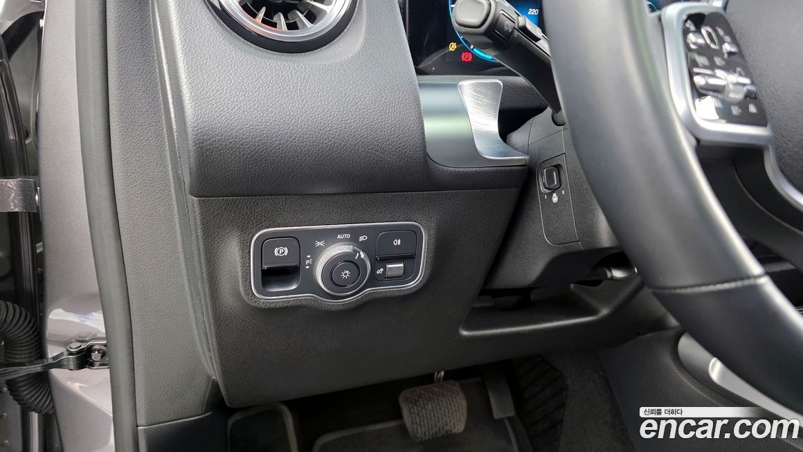 Mercedes-Benz GLB-Class 2021