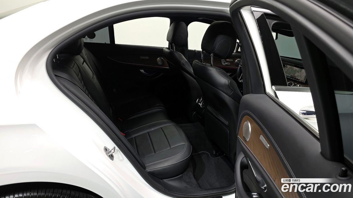 Mercedes-Benz E-Class 2021