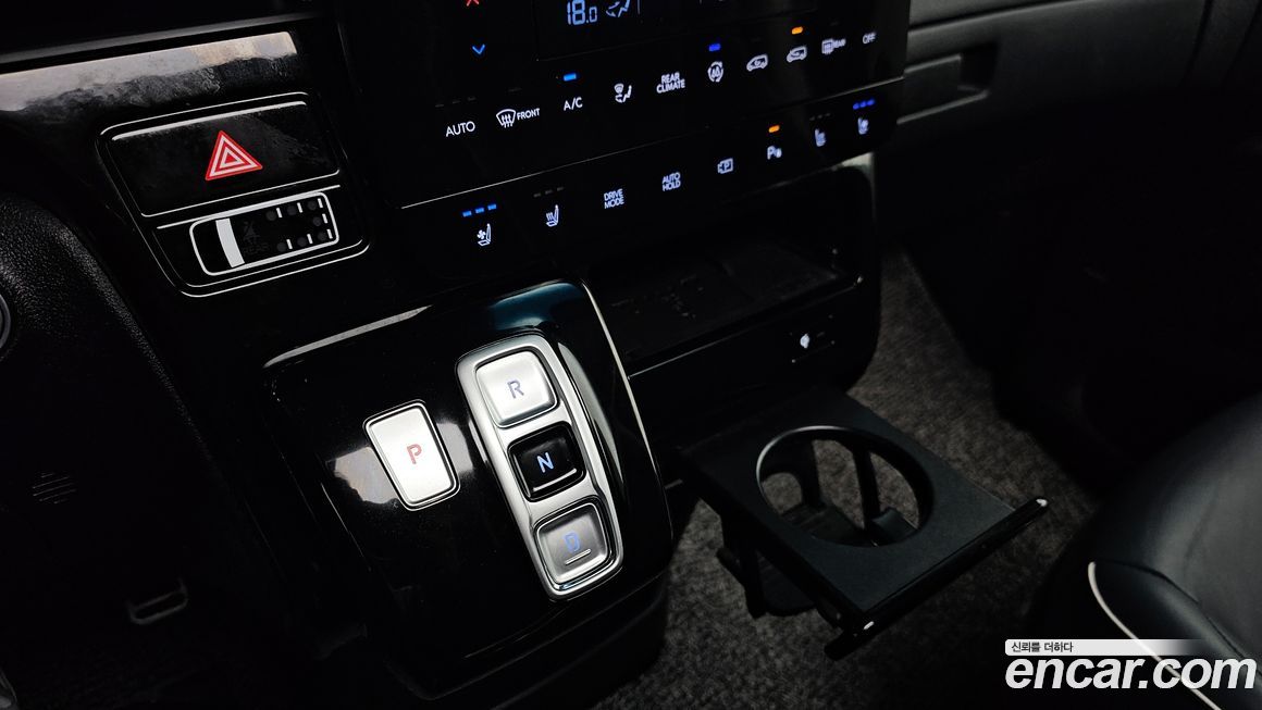 Hyundai Staria 2025