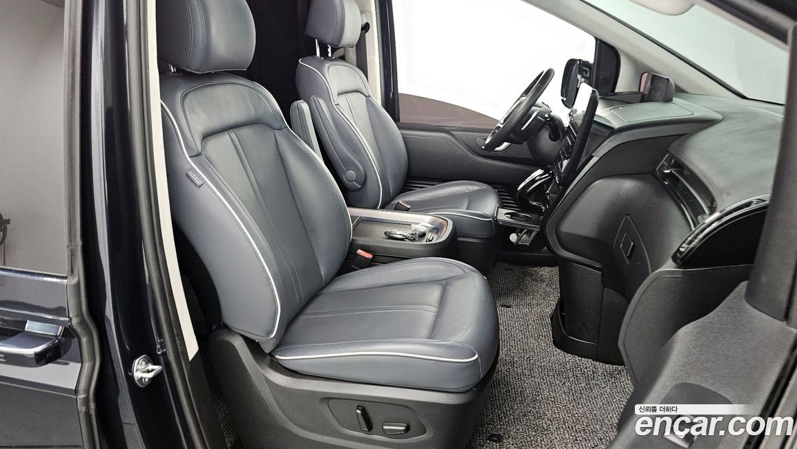 Hyundai Staria 2025