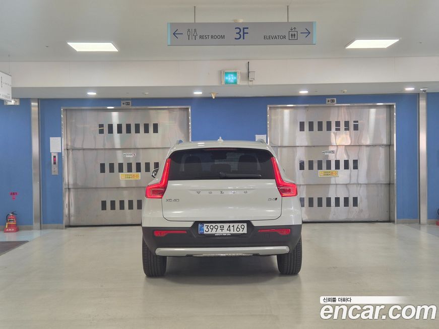 Volvo XC40 2025