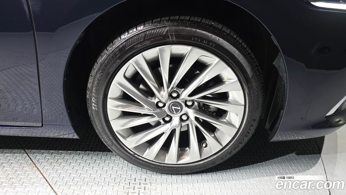 Lexus ES 2023