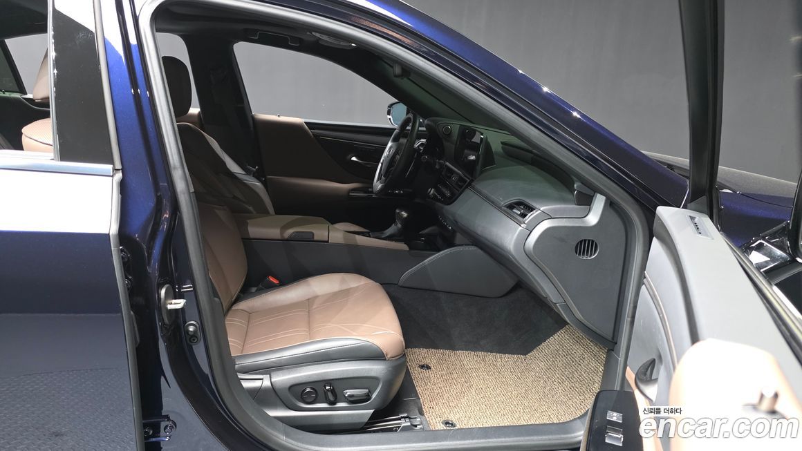 Lexus ES 2023