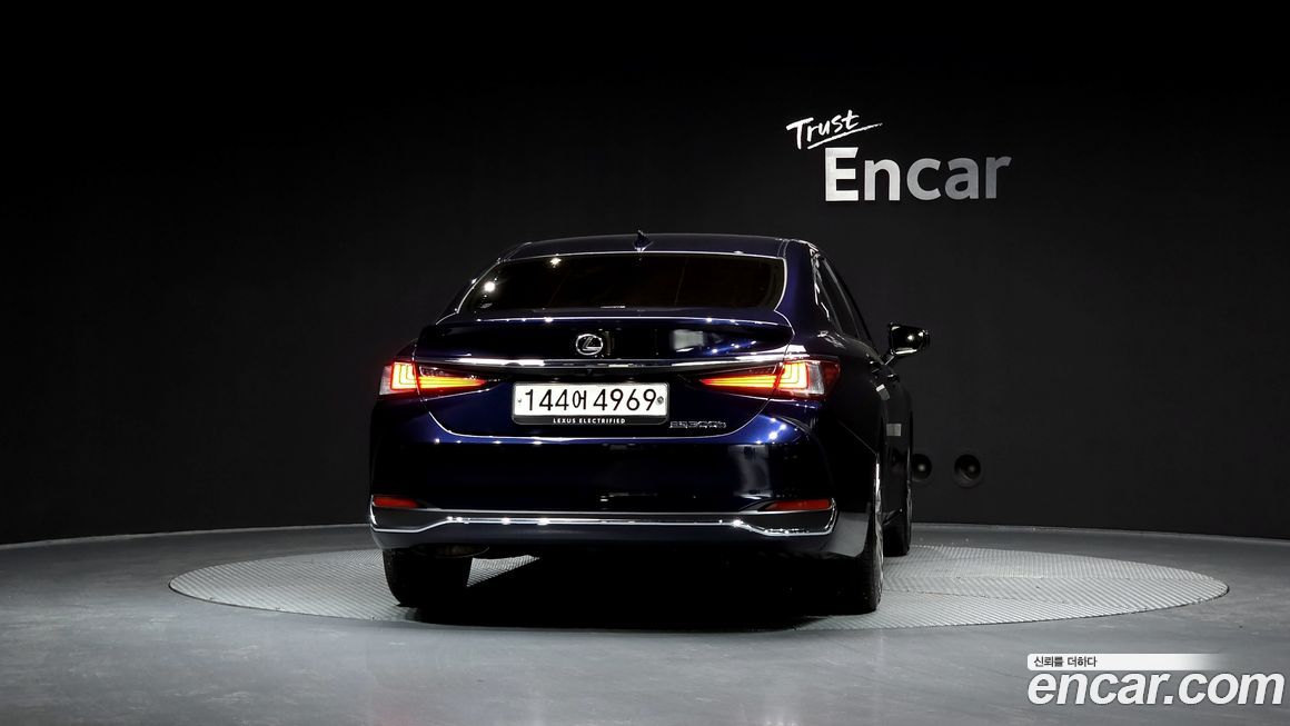 Lexus ES 2023