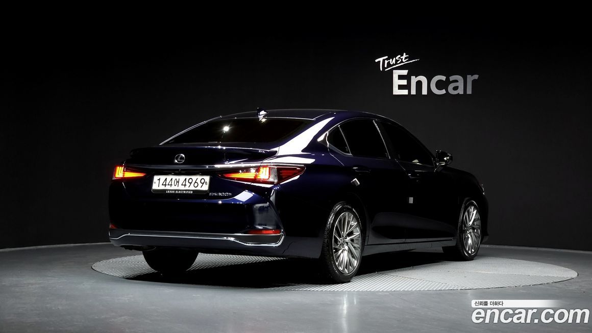 Lexus ES 2023