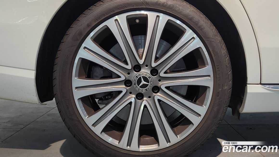 Mercedes-Benz E-Class 2021