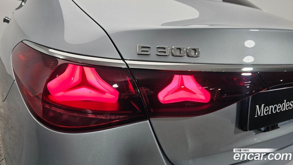 Mercedes-Benz E-Class 2024