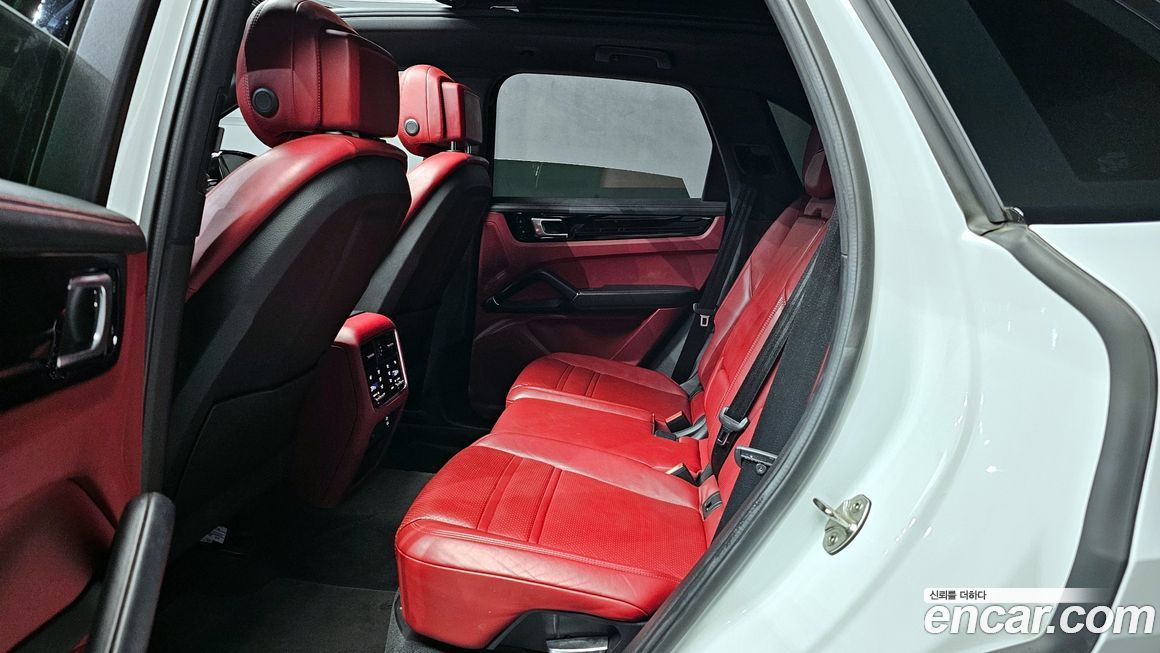 Porsche Cayenne 2021