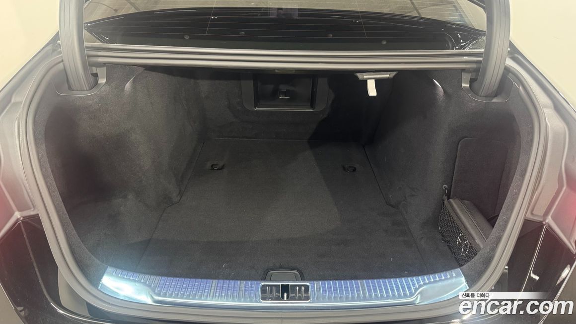 Mercedes-Benz S-Class 2025