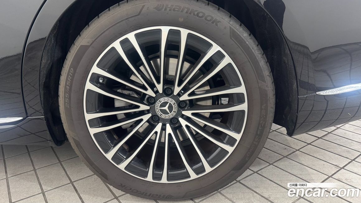 Mercedes-Benz S-Class 2025