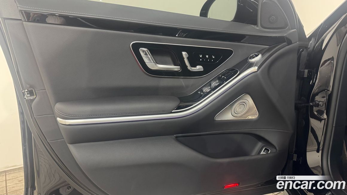 Mercedes-Benz S-Class 2025