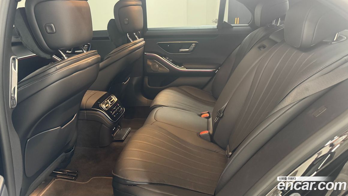 Mercedes-Benz S-Class 2025