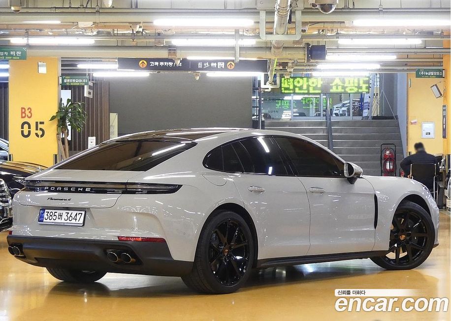 Porsche Panamera 2025